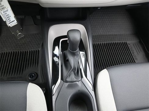 Used 2025 Toyota Corolla LE image 9