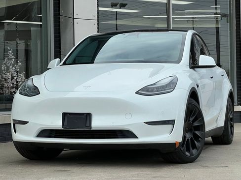 Used 2021 Tesla Model Y Long Range image 1