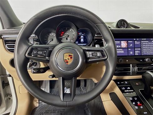 Used 2024 Porsche Macan image 12