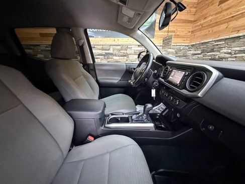 Used 2016 Toyota Tacoma SR5 w/ SR5 Appearance Package (SN) AWD/4WD image 14