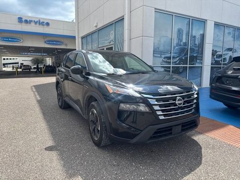 Used 2025 Nissan Rogue SV FWD image 2