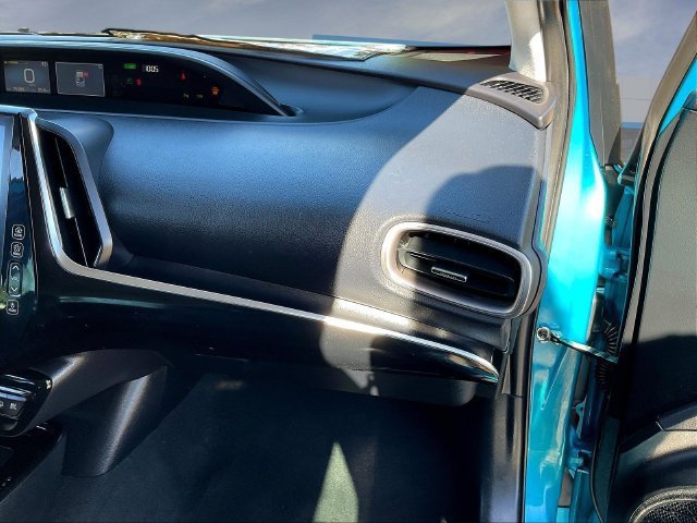 Used 2021 Toyota Prius Prime Limited w/ Carpet Mat Package (TMS) FWD image 28