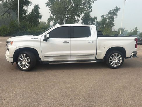 Used 2022 Chevrolet Silverado 1500 High Country w/ High Country Premium Package AWD/4WD image 2