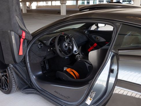Used 2020 McLaren 620R RWD image 43