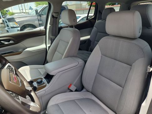 Used 2022 GMC Acadia SLE FWD image 16