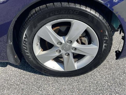 Used 2013 Hyundai Elantra GLS w/ Preferred Pkg FWD image 5
