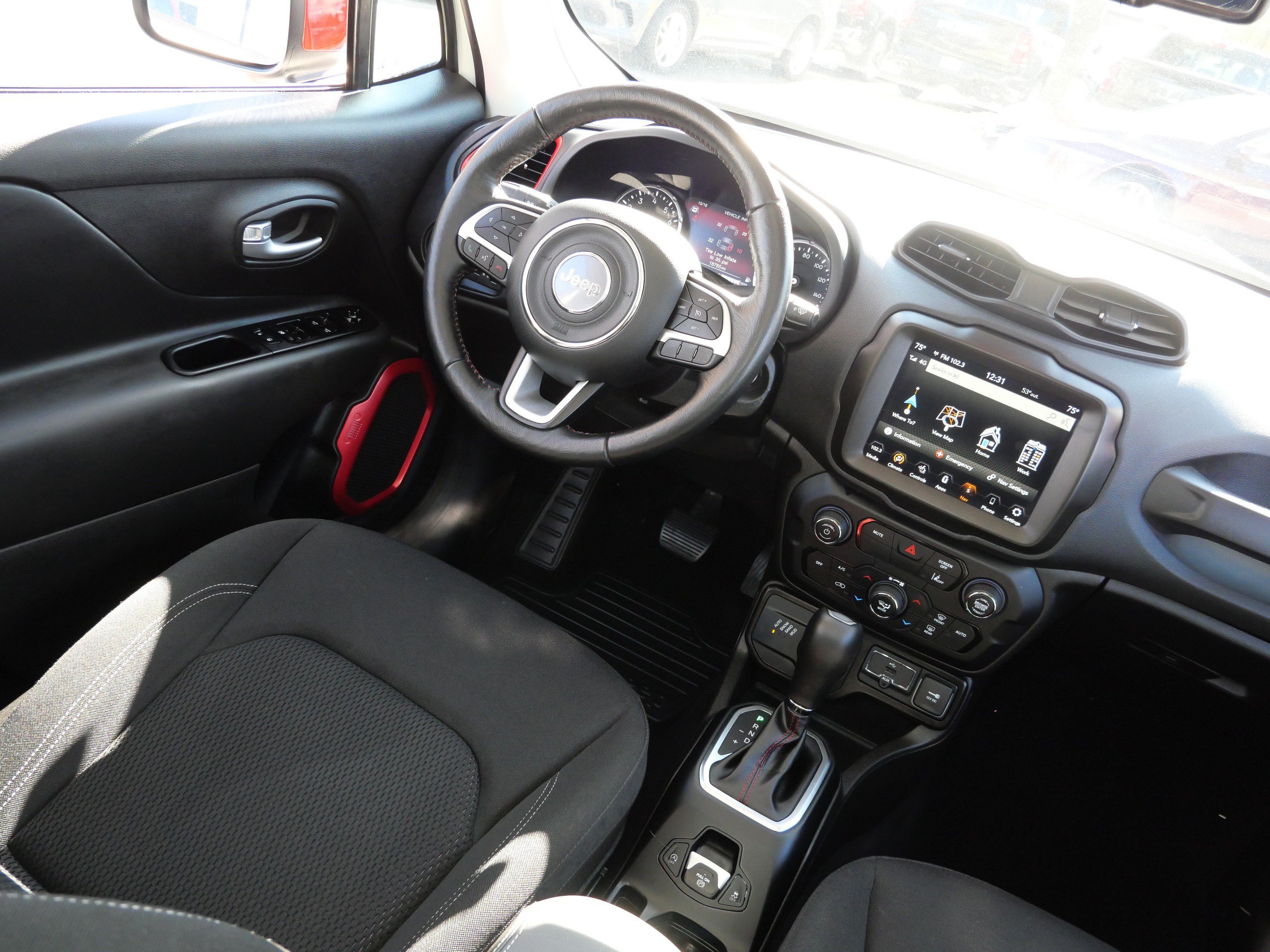 Used 2023 Jeep Renegade Latitude w/ Sun/Sound Group AWD/4WD image 9