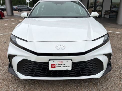 Used 2025 Toyota Camry SE FWD image 8