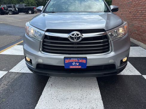 Used 2016 Toyota Highlander XLE AWD/4WD image 6