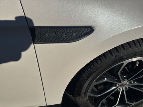 Used 2015 Ford Taurus SHO image 6