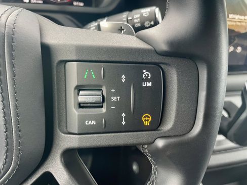 Certified 2025 Land Rover Defender 110 V8 AWD/4WD image 22