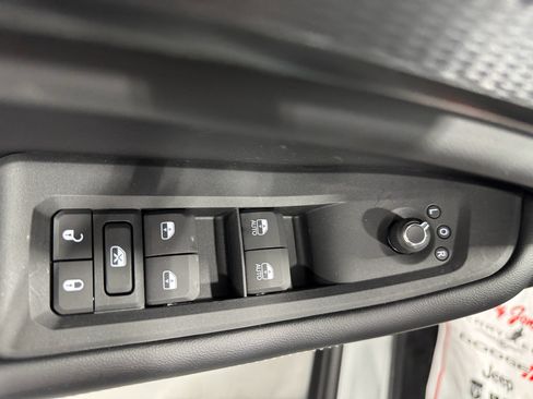 New 2025 Jeep Grand Cherokee L Altitude image 27