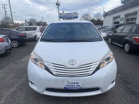 Used 2015 Toyota Sienna LE image 3