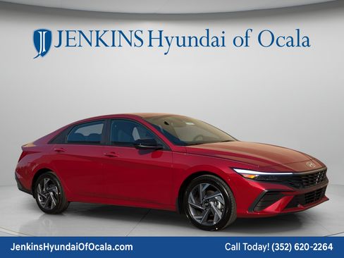Certified 2025 Hyundai Elantra SEL FWD image 9