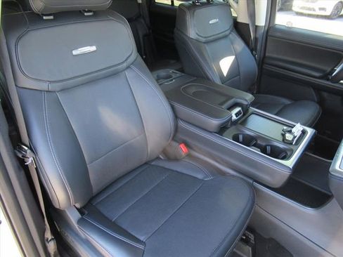 Used 2025 Ford Expedition Platinum AWD/4WD image 8