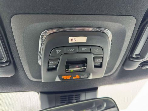 Used 2025 Toyota Corolla SE w/ SE Premium Package image 31