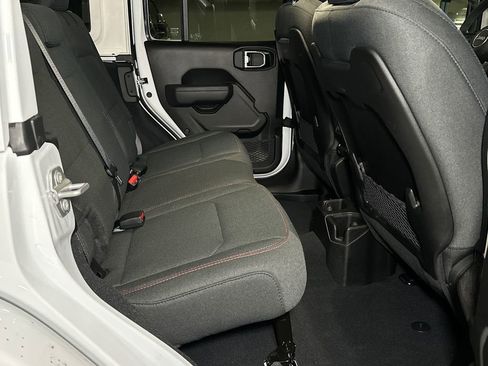 Used 2025 Jeep Wrangler Unlimited Rubicon w/ Technology Group image 13