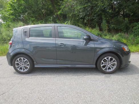 Used 2019 Chevrolet Sonic LT w/ Convenience Package FWD image 12