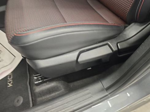 Used 2025 Nissan Kicks SR AWD/4WD image 30