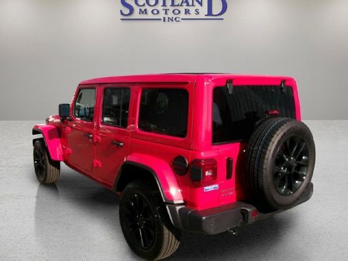 Used 2025 Jeep Wrangler Unlimited Sahara w/ Safety Group AWD/4WD image 8