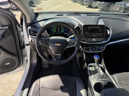 Used 2017 Chevrolet Volt Premier w/ Driver Confidence II Package FWD image 13