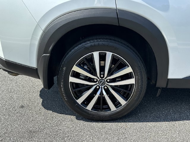 Certified 2025 Nissan Pathfinder Platinum AWD/4WD image 19