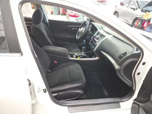 Used 2013 Nissan Altima 2.5 S FWD image 21
