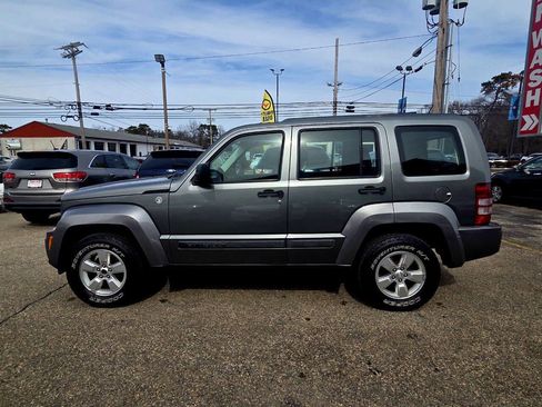 Used 2012 Jeep Liberty Sport image 4