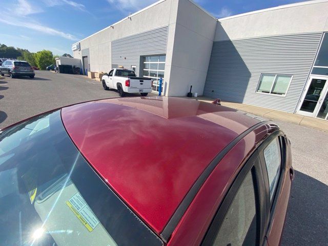 Used 2022 Nissan Versa SR FWD image 3