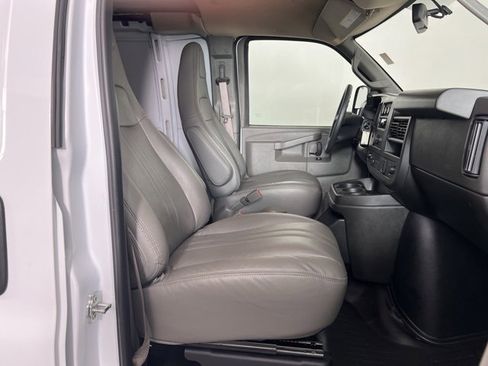 Used 2024 GMC Savana 2500 Extended image 8