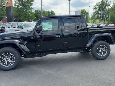 New 2026 Jeep Gladiator Sport AWD/4WD image 3