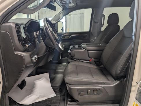 Used 2026 GMC Sierra 3500 SLE w/ SLE Value Package AWD/4WD image 15