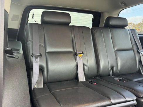 Used 2011 Cadillac Escalade ESV AWD image 25