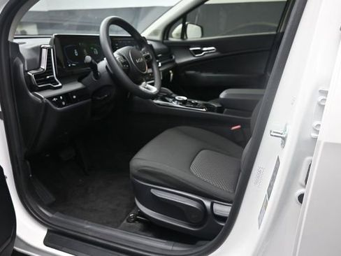 Used 2025 Kia Sportage LX AWD/4WD image 17