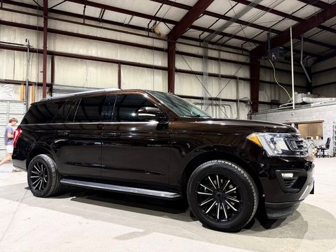Used 2021 Ford Expedition Max XLT image 3