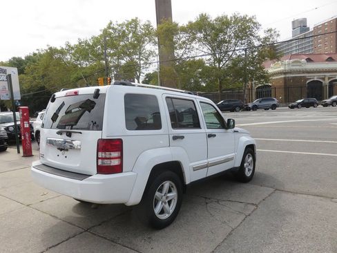Used 2012 Jeep Liberty Limited AWD/4WD image 4