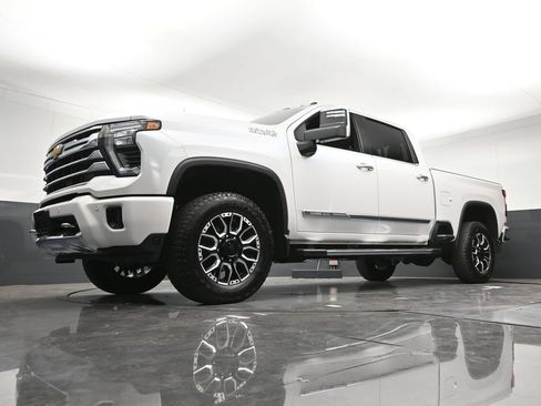 Certified 2025 Chevrolet Silverado 3500 High Country w/ High Country Premium Package AWD/4WD image 23