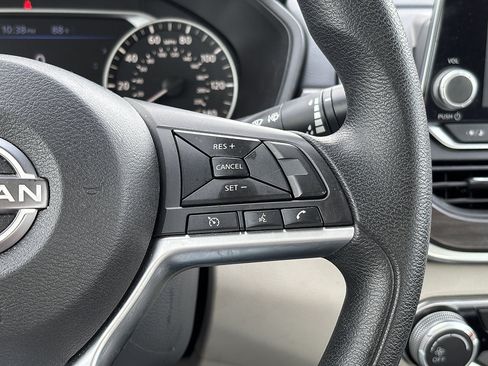 Used 2024 Nissan Altima 2.5 SV AWD/4WD image 18