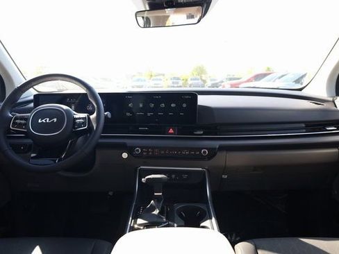 New 2026 Kia Carnival EX image 15