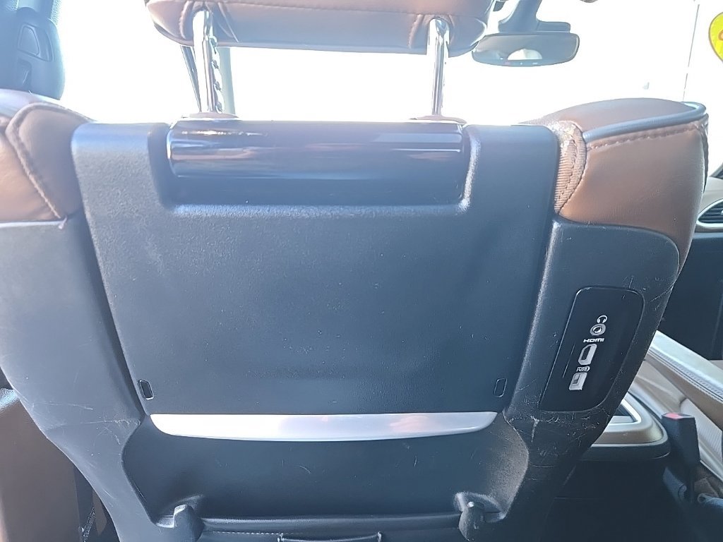 Used 2018 Chrysler Pacifica Limited w/ Tire & Wheel Group FWD image 40
