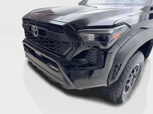 Used 2025 Toyota Tacoma TRD Off-Road AWD/4WD image 16