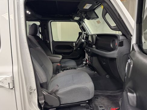 Used 2024 Jeep Wrangler Unlimited Rubicon w/ Convenience Group image 18