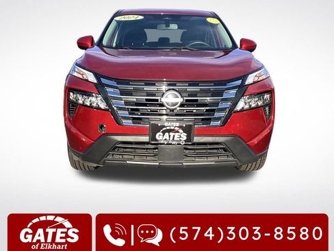 Used 2024 Nissan Rogue SV image 2