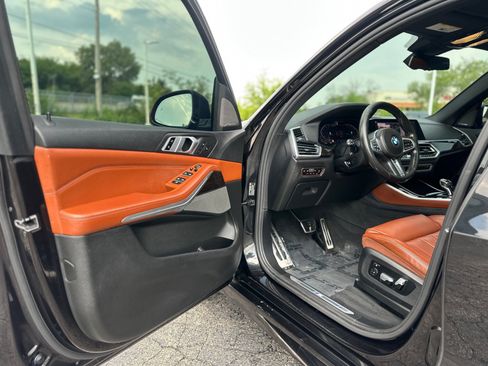 Used 2019 BMW X5 xDrive50i w/ M Sport Package AWD/4WD image 16