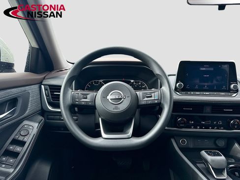 Used 2023 Nissan Rogue SV FWD image 29