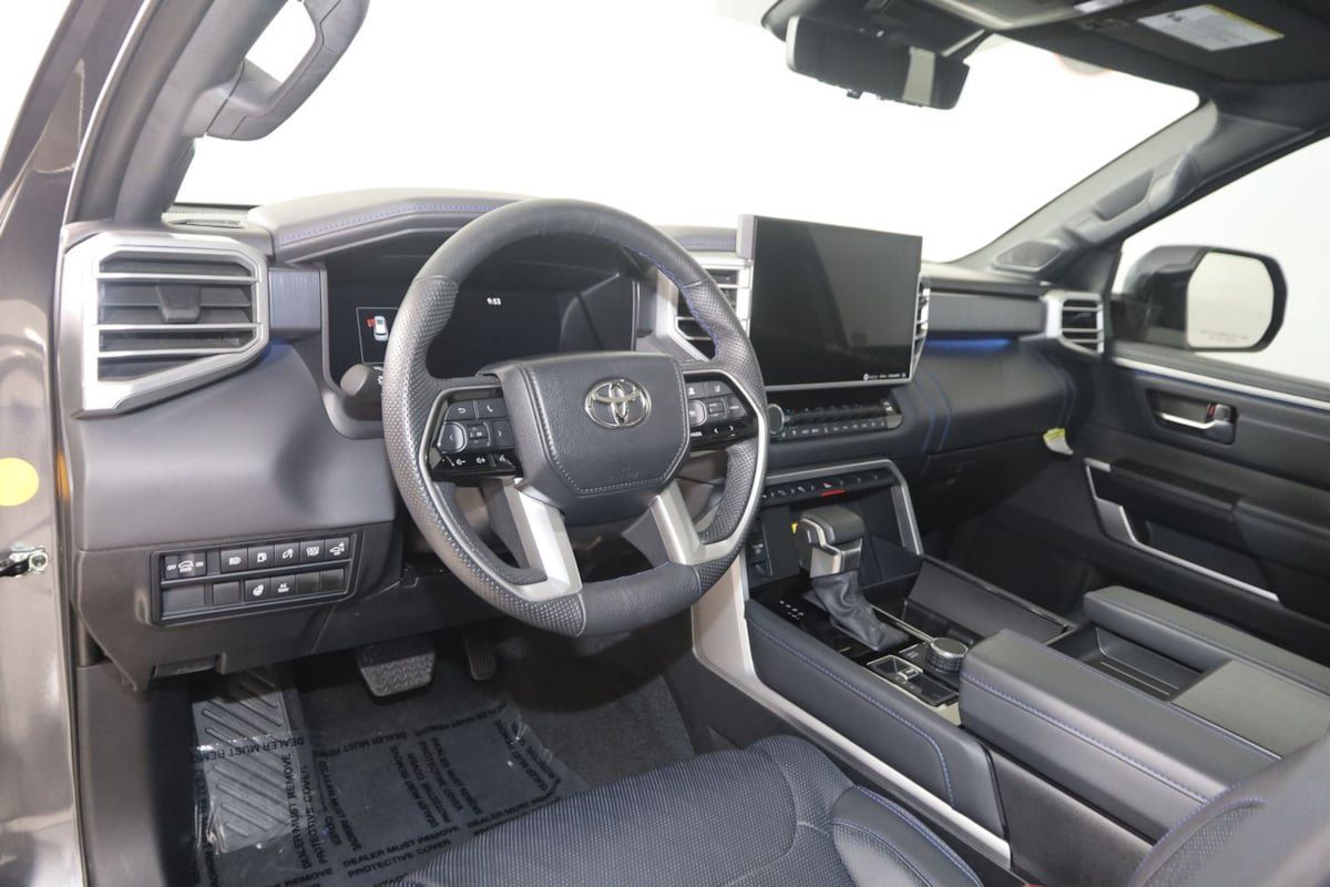 Used 2024 Toyota Sequoia Platinum AWD/4WD image 31