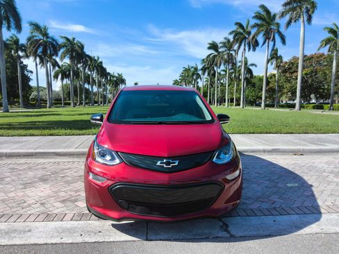 Used 2017 Chevrolet Bolt LT FWD image 2