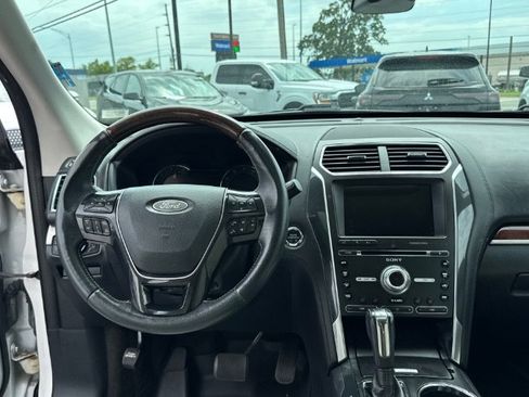 Used 2017 Ford Explorer Platinum AWD/4WD image 15
