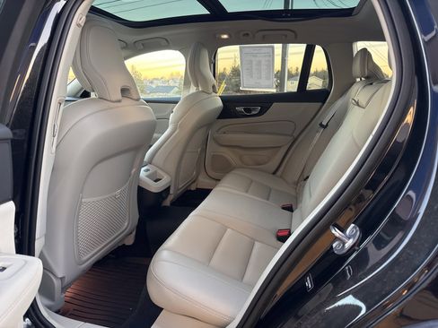 Used 2023 Volvo V60 B5 Cross Country Plus w/ Climate Package image 9