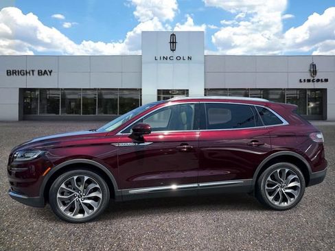 Used 2022 Lincoln Nautilus Reserve AWD/4WD image 4